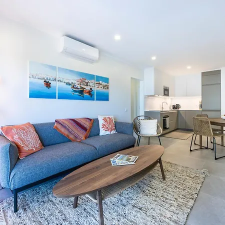 O Golfinho * ラゴス